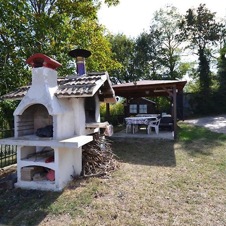 Casa Vacanze Mingos Lodio Di La Carpineta Exterior photo
